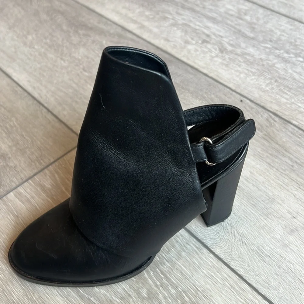 Vince Jody black leather made in Italy slingback ankle boots Size 7
